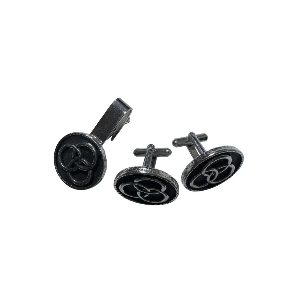 Silver Tone Interlocking Circle Design Cufflinks and Tie Clip Set‎